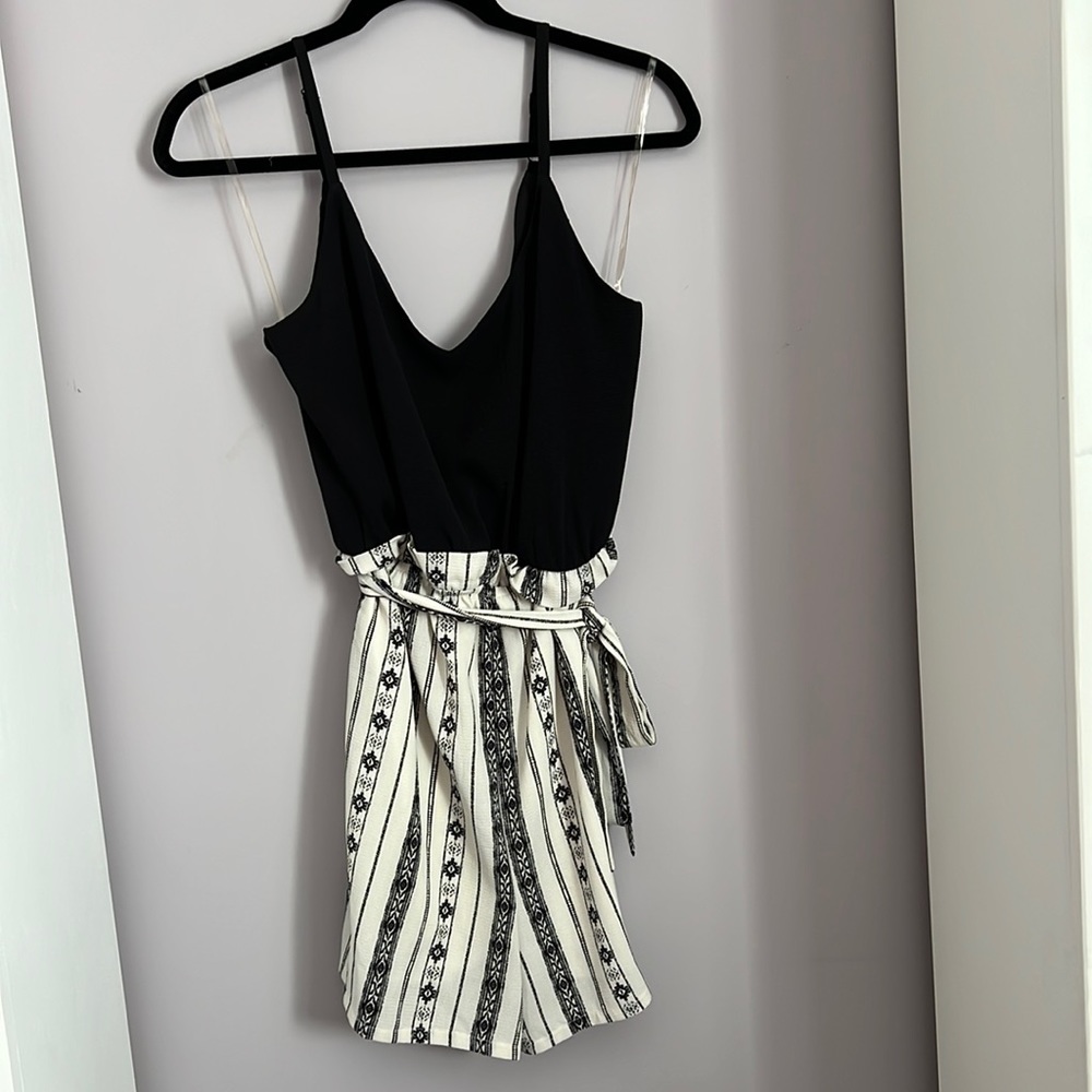 FREE w $15 purchase! Lily Rose Romper - size L, Excellent condition like new